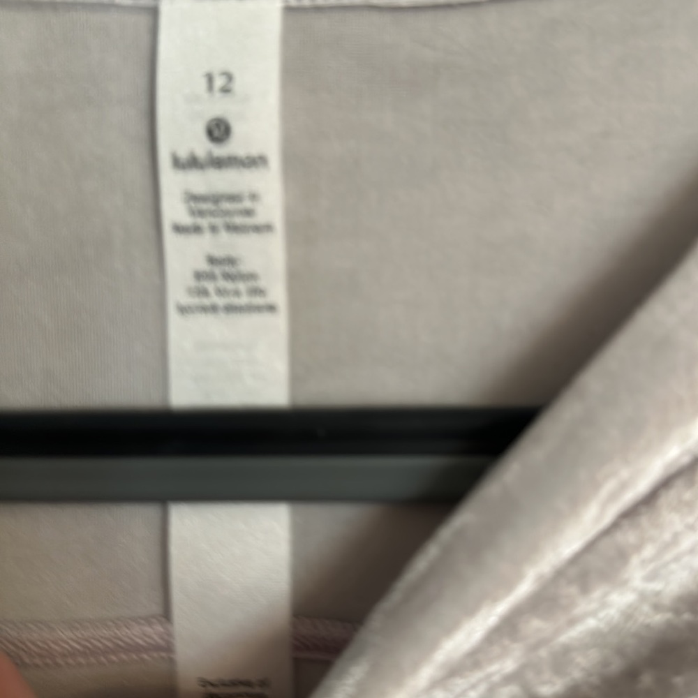 Lululemon - Picture 2 of 3